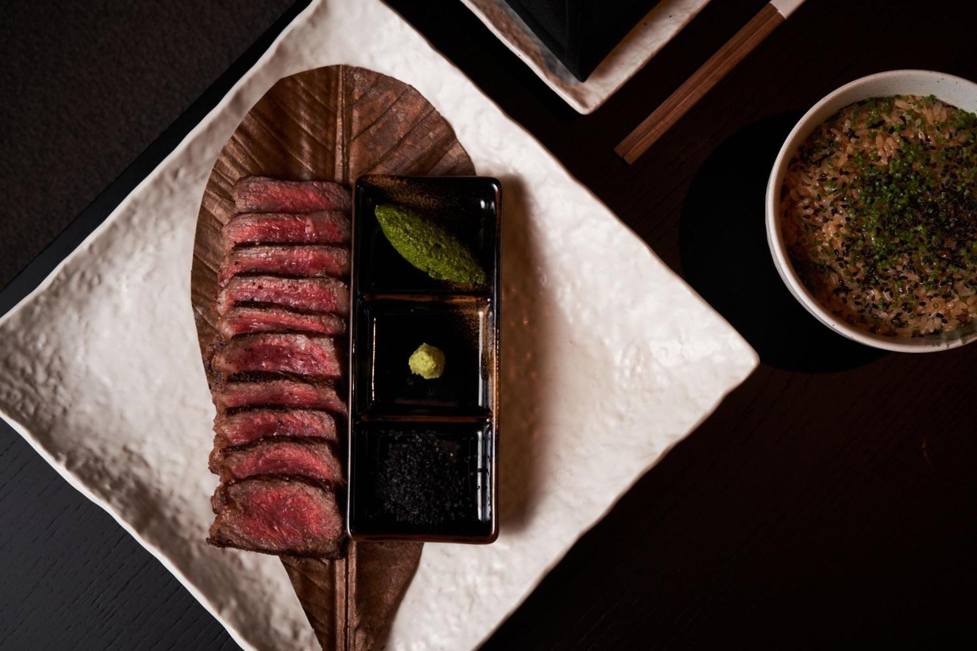 Marriott Resort Palm Jumeirah, Dubai Esterno foto A plate of steak