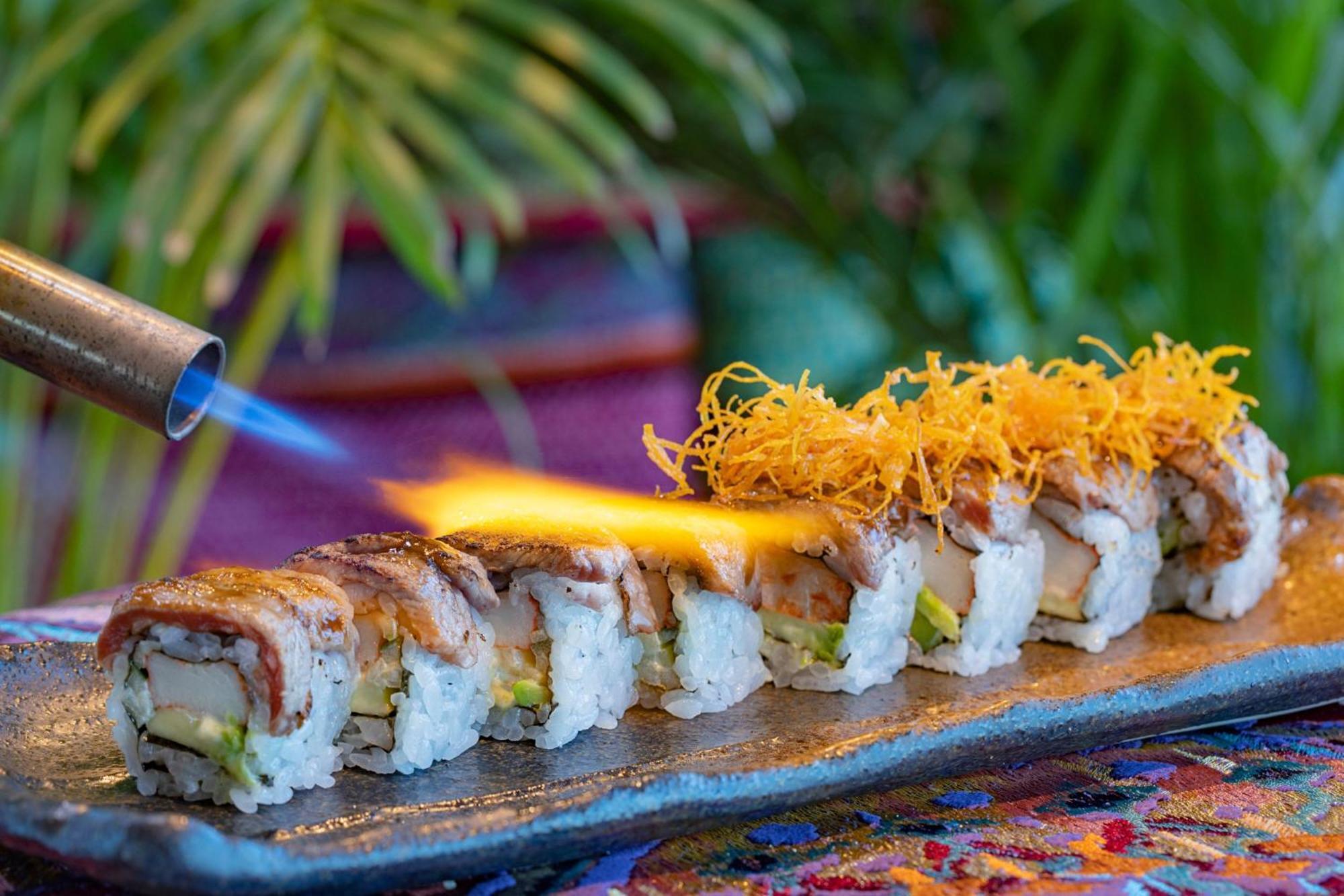 Marriott Resort Palm Jumeirah, Dubai Esterno foto Sushi being flambéed