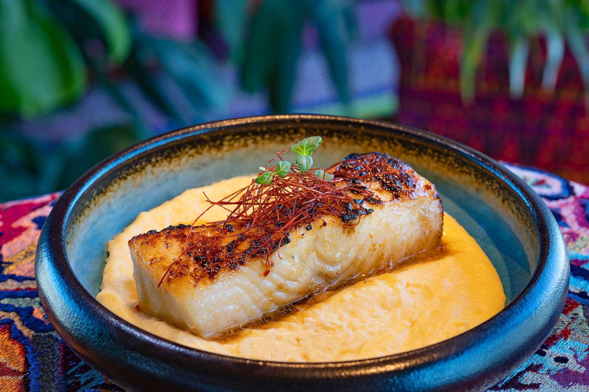 Marriott Resort Palm Jumeirah, Dubai Esterno foto A dish of halibut