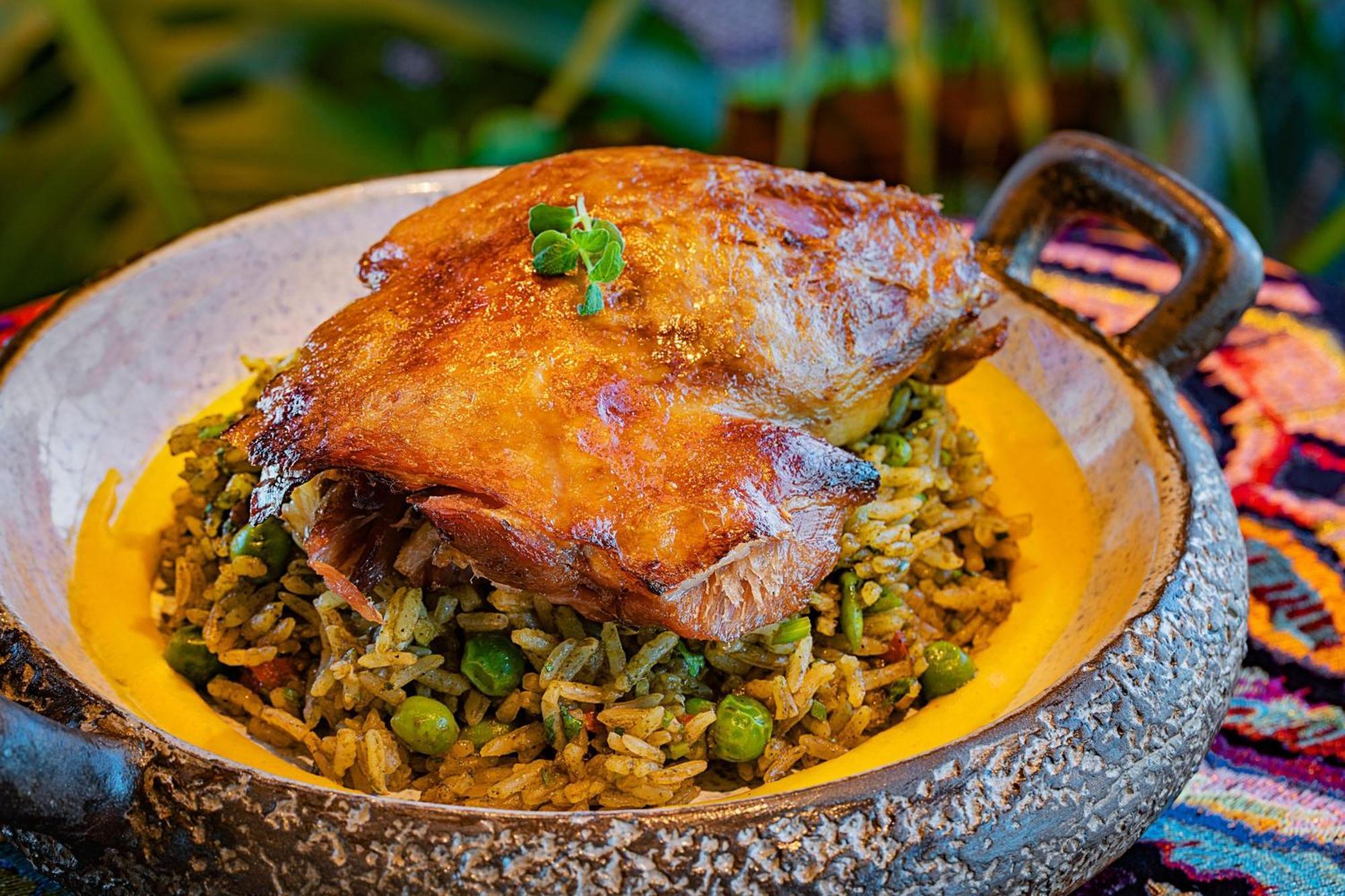 Marriott Resort Palm Jumeirah, Dubai Esterno foto A dish of chicken and rice